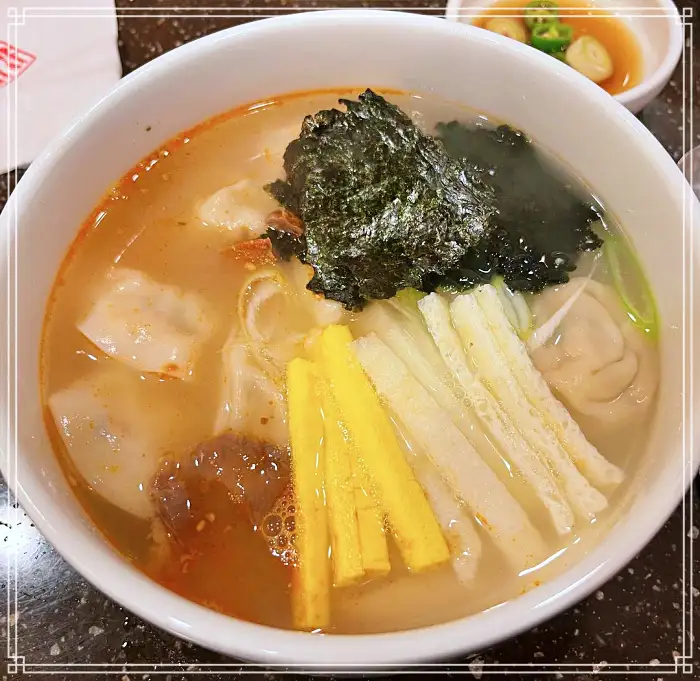 켄싱턴호텔 국회의사당역 여의도 맛집 손만두 떡국, 김치만두 만두국, 술국