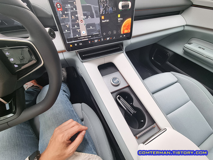 폴스타4 센터 콘솔