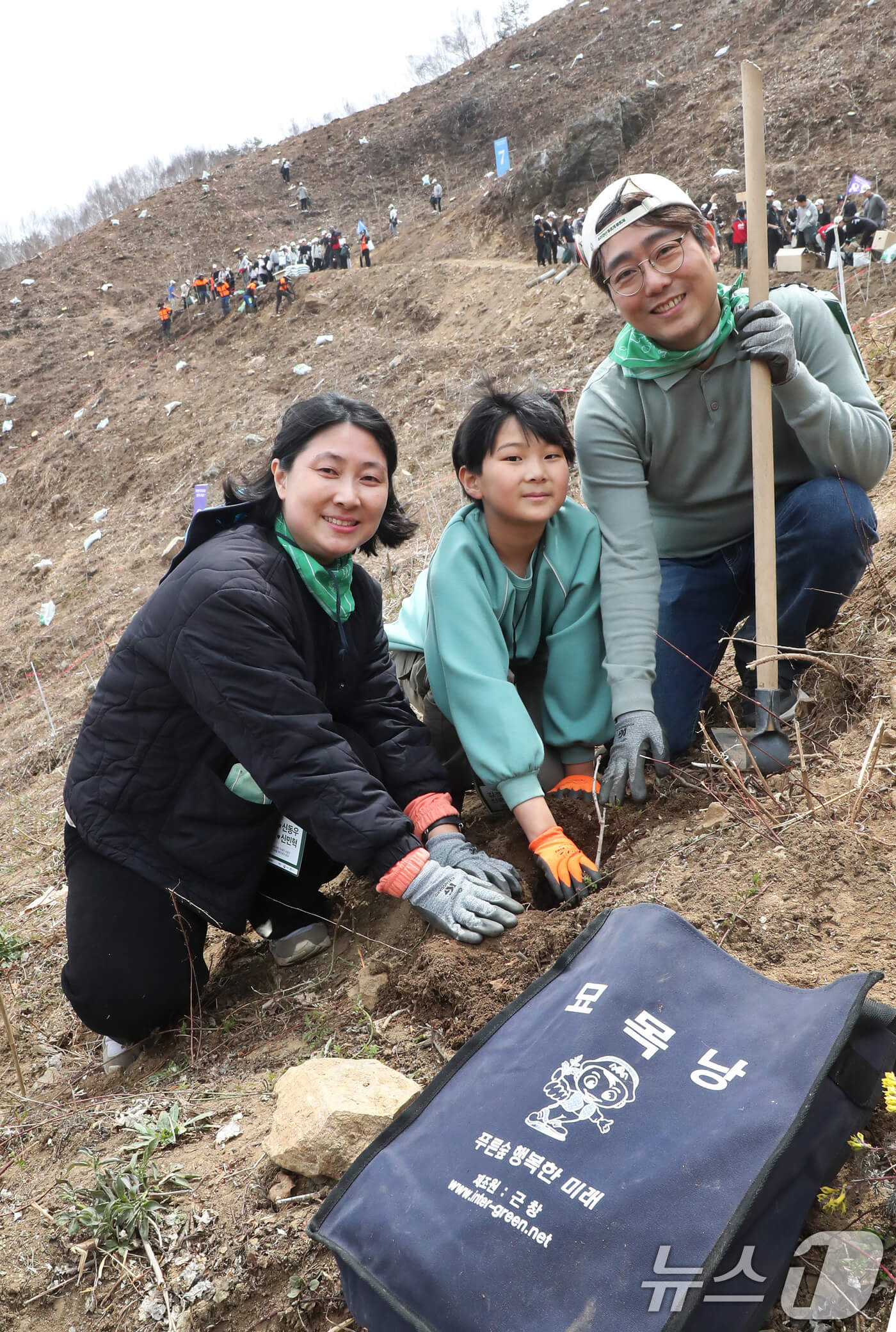미래를 심는 마음, 유한킴벌리 ‘2025 신혼부부 나무심기’