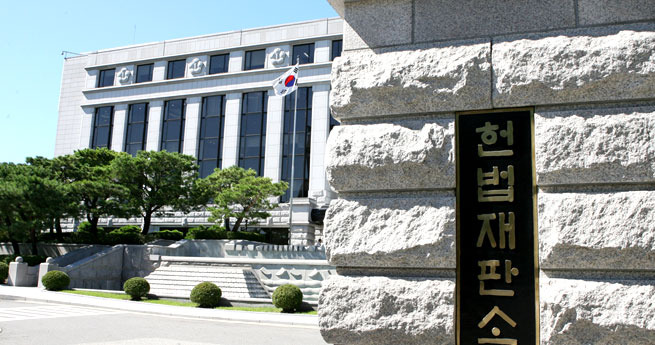 헌법재판소가 한덕수 대통령 권한대행 국무총리의 헌법재판관 후보자 지명 행위에 대해 제동을 걸었다.