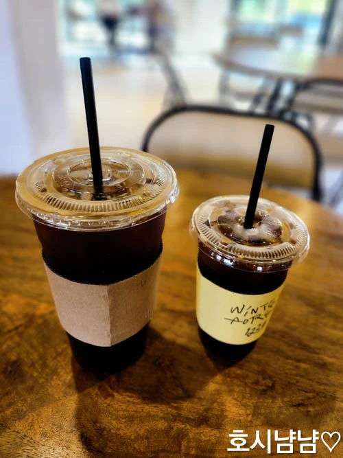 팔당 윈터포레스트1224 아메리카노 &ndash; 기본 사이즈와 1리터 사이즈 커피 비교&amp;#44; 가성비 좋은 팔당 대형카페