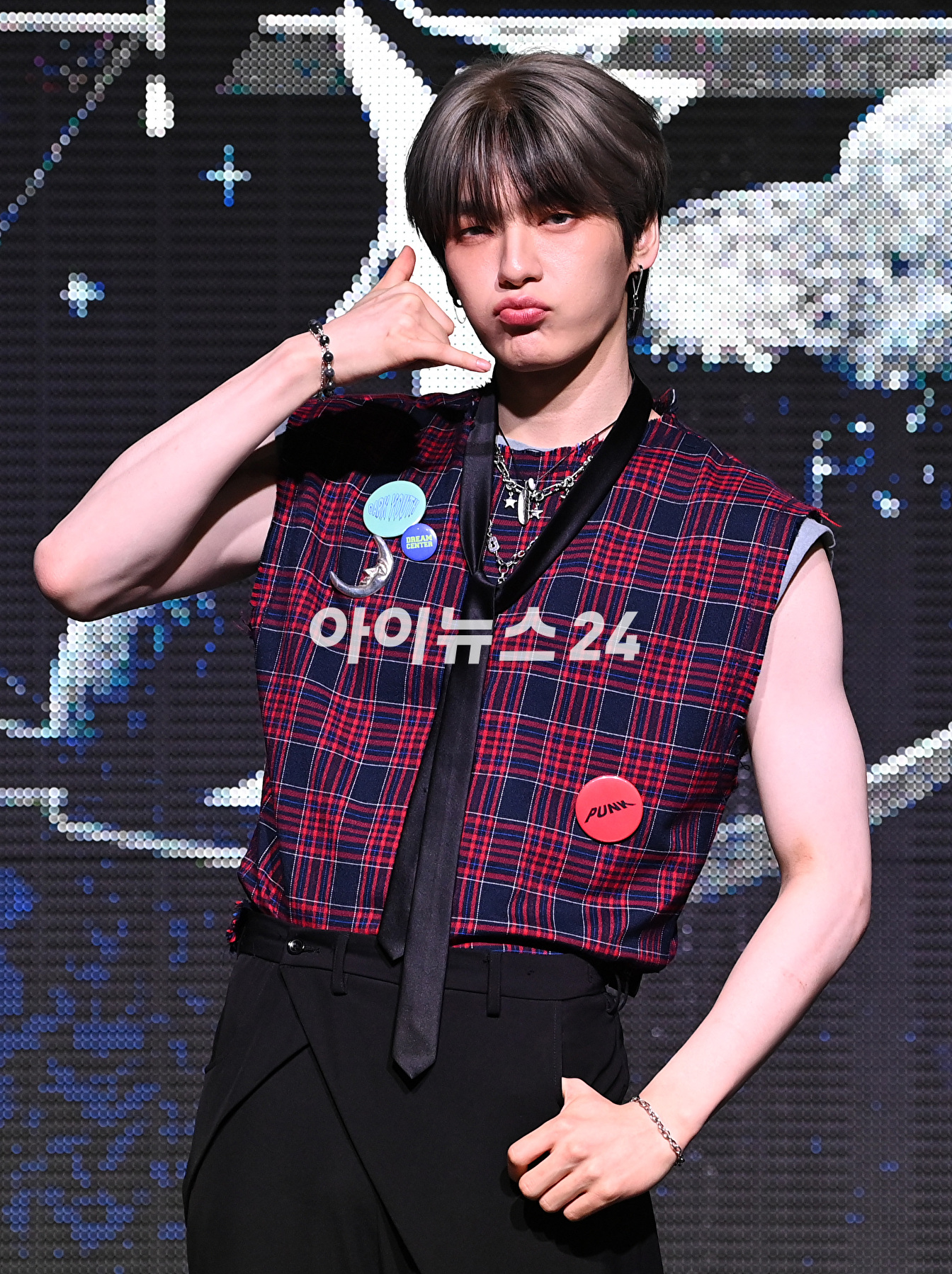 그룹 이펙스 위시가 26일 오후 서울 마포구 합정동 신한플레이스퀘어에서 열린 다섯 번째 EP &#39;사랑의 서 챕터 2. &#39;성장통(Growing Pains)&#39; 발매 기념 쇼케이스에서 포즈를 취하고 있다. [사진=조이뉴스24 포토DB]