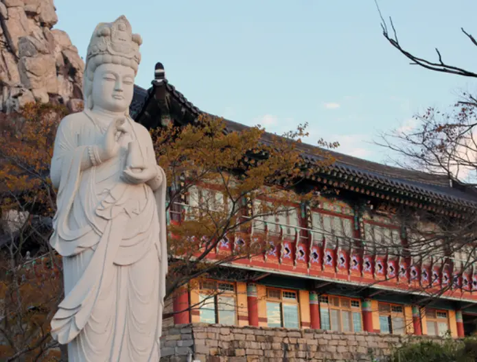 보리암 옆 큰 돌로 된 불상