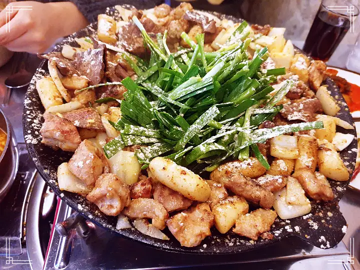 강남역 가게 곱창 구이 마늘 가루 눈 내린 곱창 대파김치 맛있으면 0칼로리 맛집 추천