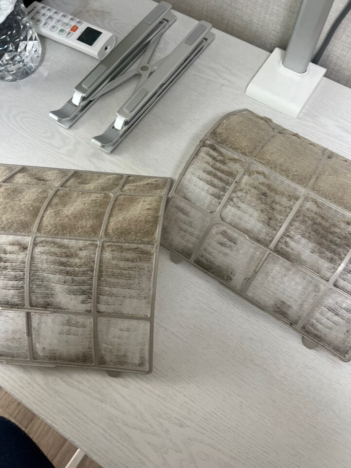 먼지가득한에어컨필터