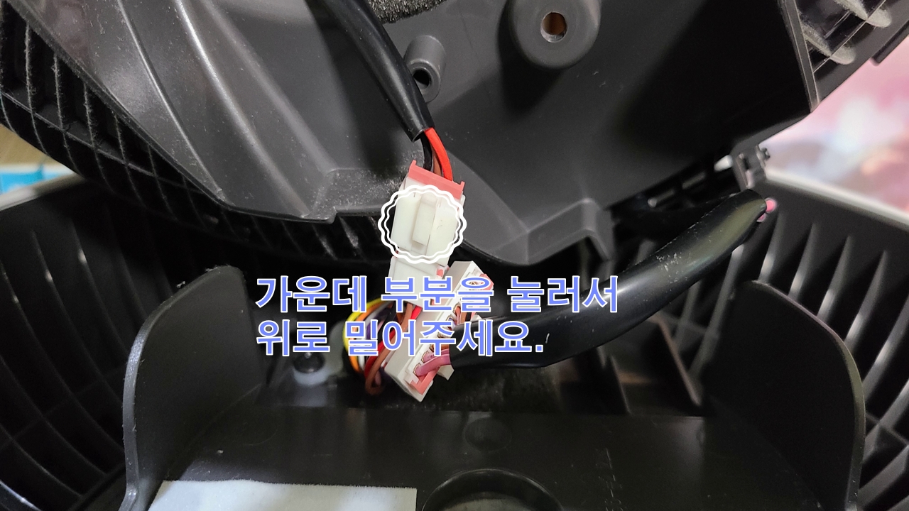 절대로-힘으로-당기면-안된다