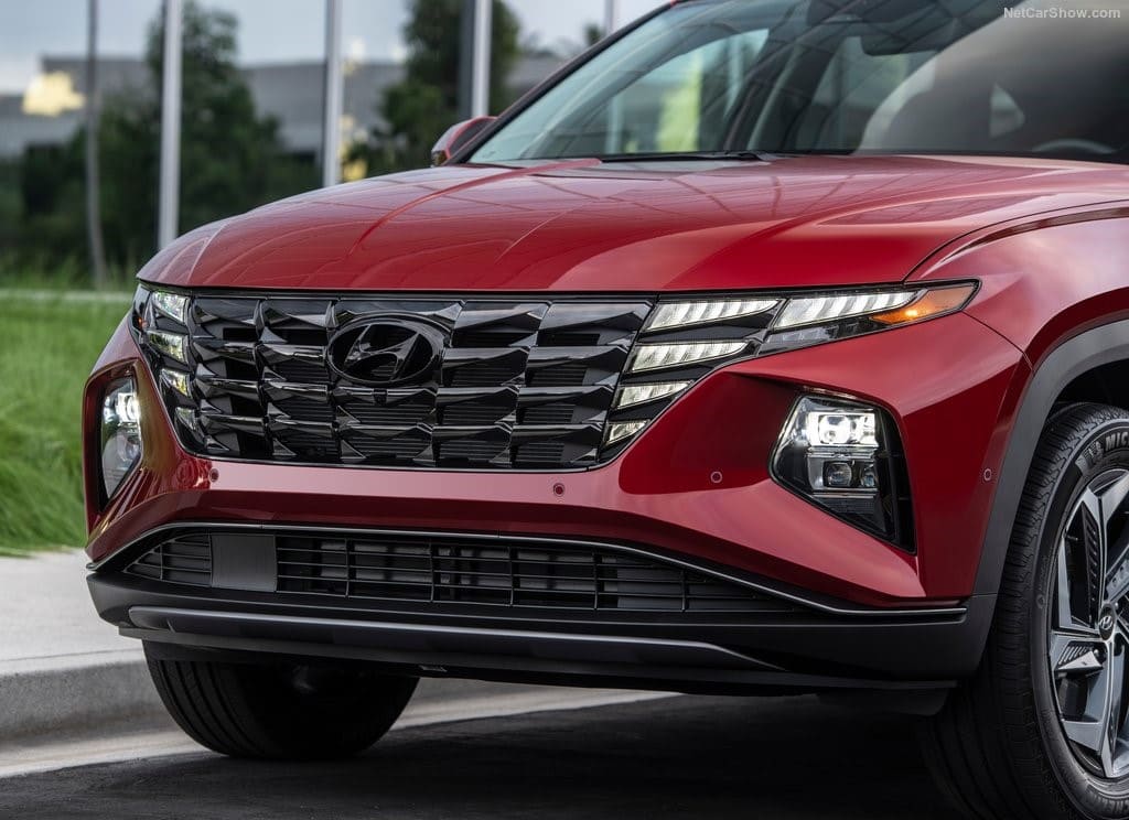 빨간색의_구형_투싼_전면