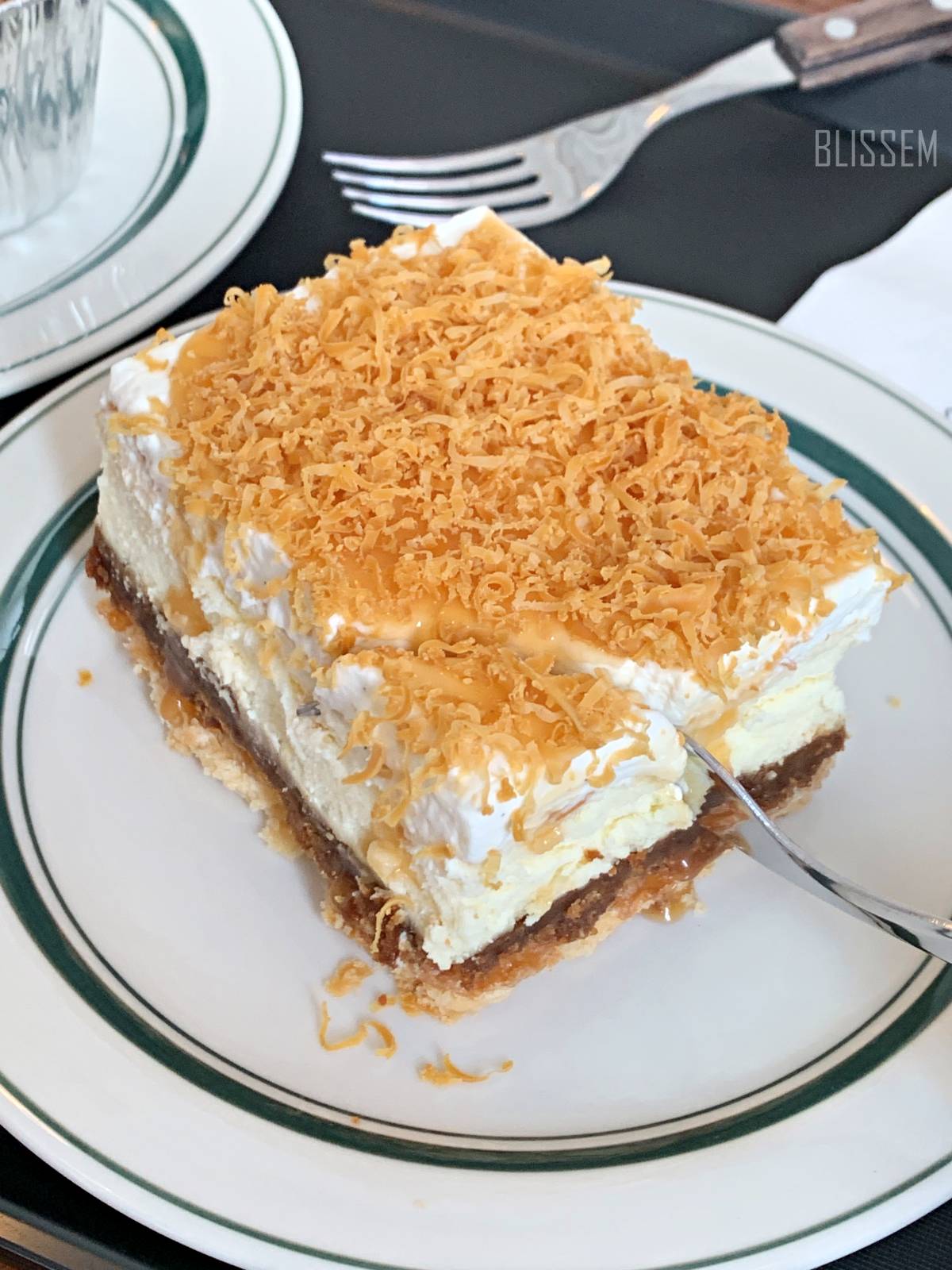 더현대팝업-브레니파이칸틴-용리단길카페-용리단길맛집-용산카페추천-용산맛집-핫한카페-파이맛집-과일케이크