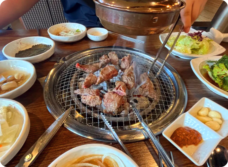 대박나소-숯불에-소고기-굽기