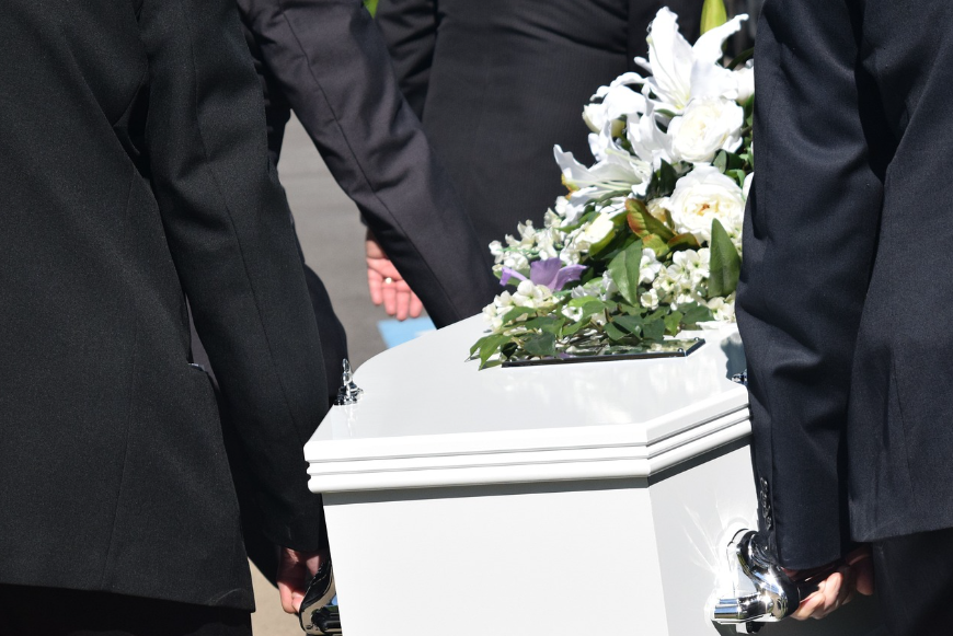 가나의 환상적 관 : 장례는 인생 최고의 축제