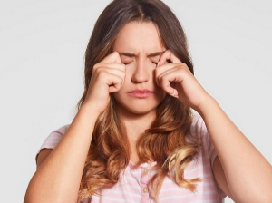 눈꺼풀이 떨리는 증상