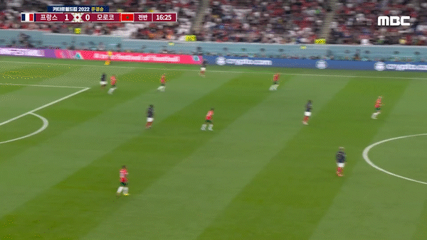 프랑스 역습기회, 지루의 강력한 슈팅