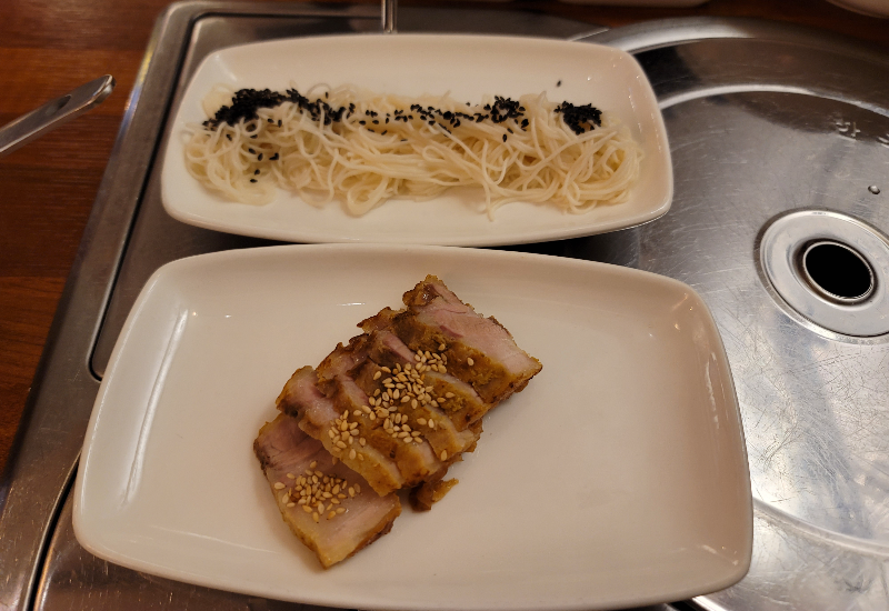 봉탁항아리바비큐 불쭈꾸미 삼청동점 바비큐 통삼겹살, 사리면