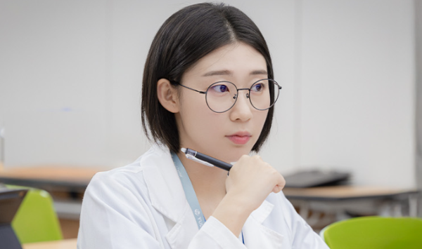김사비
