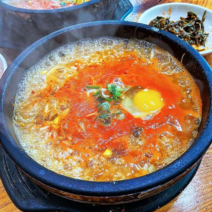 식객 허영만 백반기행 박은영 편 전주식 콩나물국밥 굴보쌈 수육 7천원 콩나물 해장국 관악 서울대입구 맛집 소개