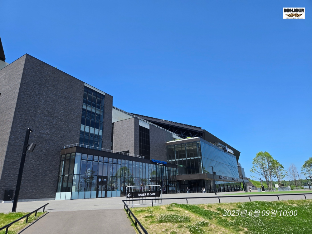 에스콘필드 주차장에서 본 야구장 입구