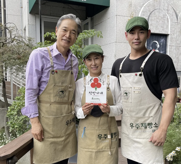 정보석 아내 기민정 씨와 빵집 운영 아들 정우주 우주제빵소에서 함께한 모습