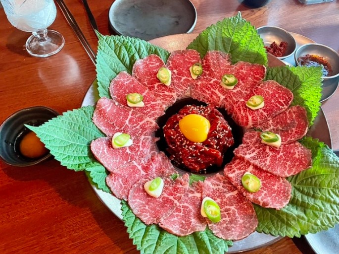 소극적 한남본점의 육사시미 육회 한상