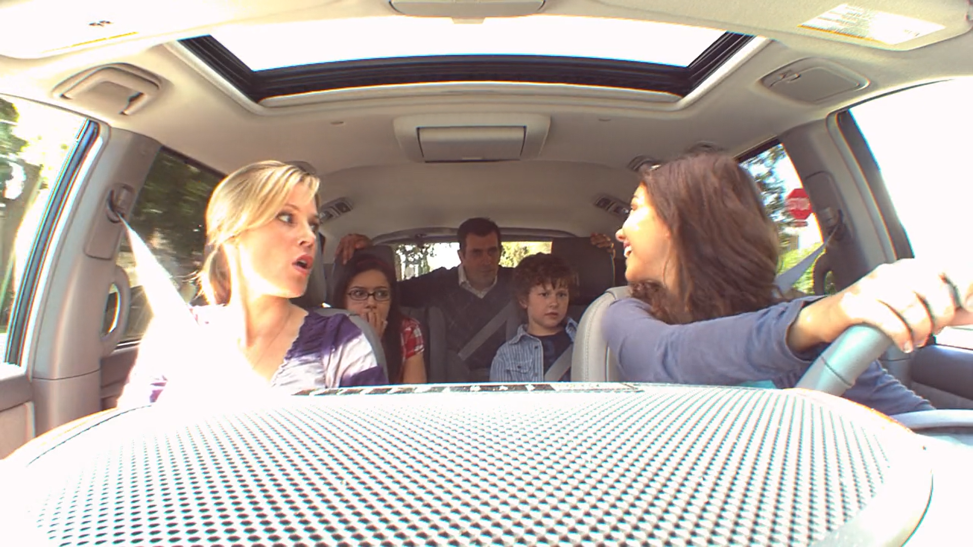 Modern Family S01E06_28