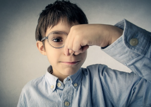 코누르는 아이-사진