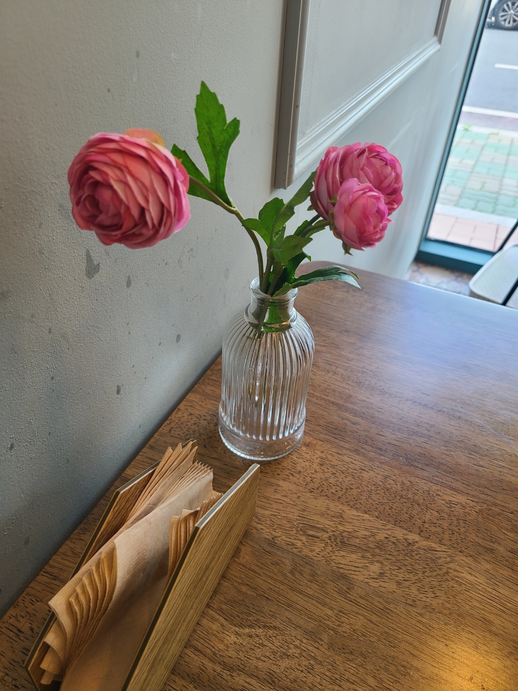 창원 상남동 양식 맛집 파시따 테이블 꽃