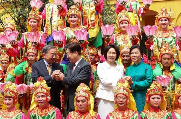 이 대통령 탕롱황성 친교 행사와 태극기 패션 외교의 핵심 정리: 베트남 순방 마무리