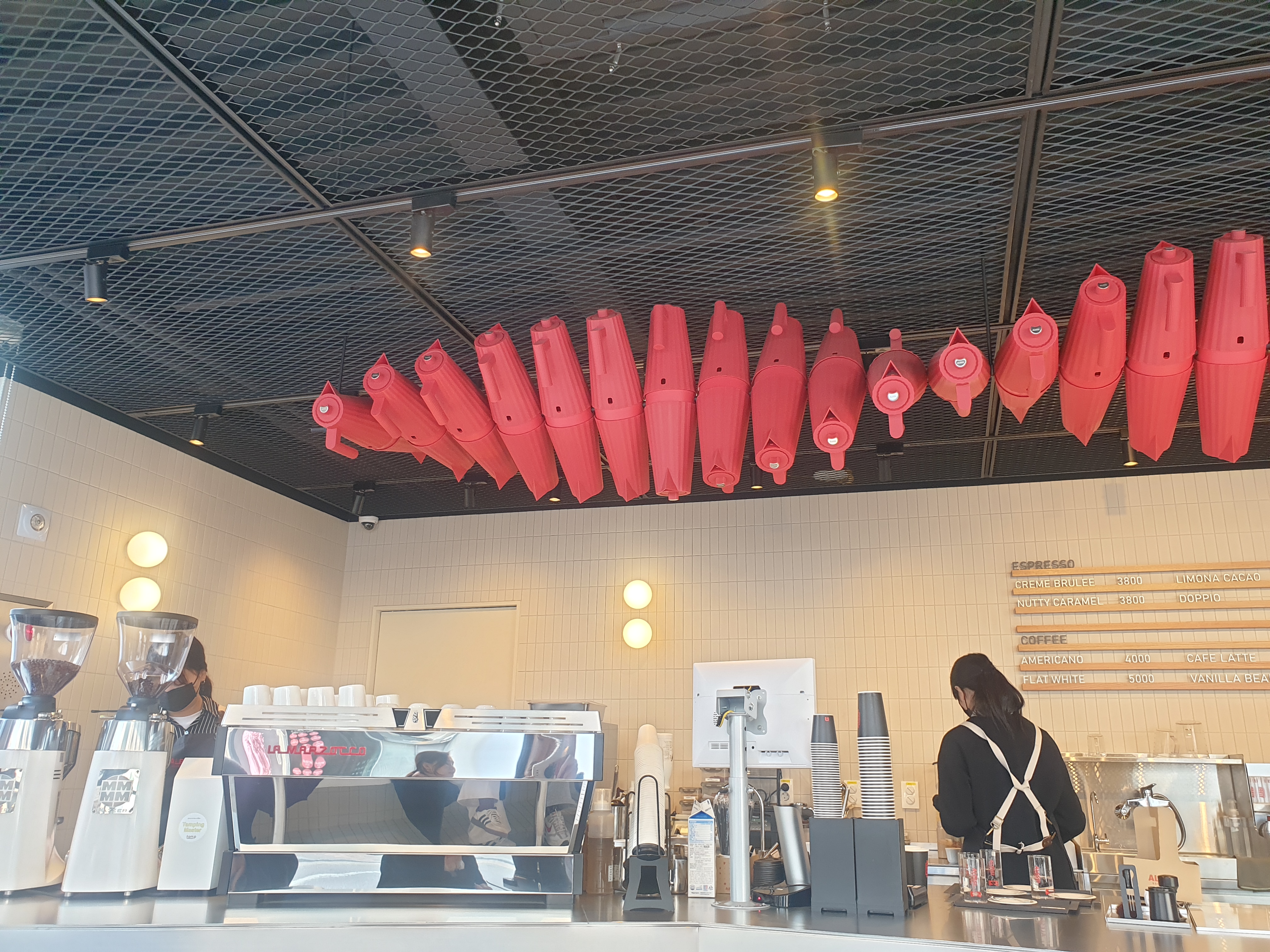 카페 내부 인테리어