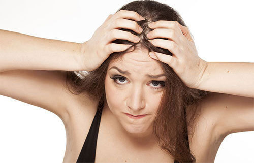 머리 비듬 없애는 간단한 방법 확인