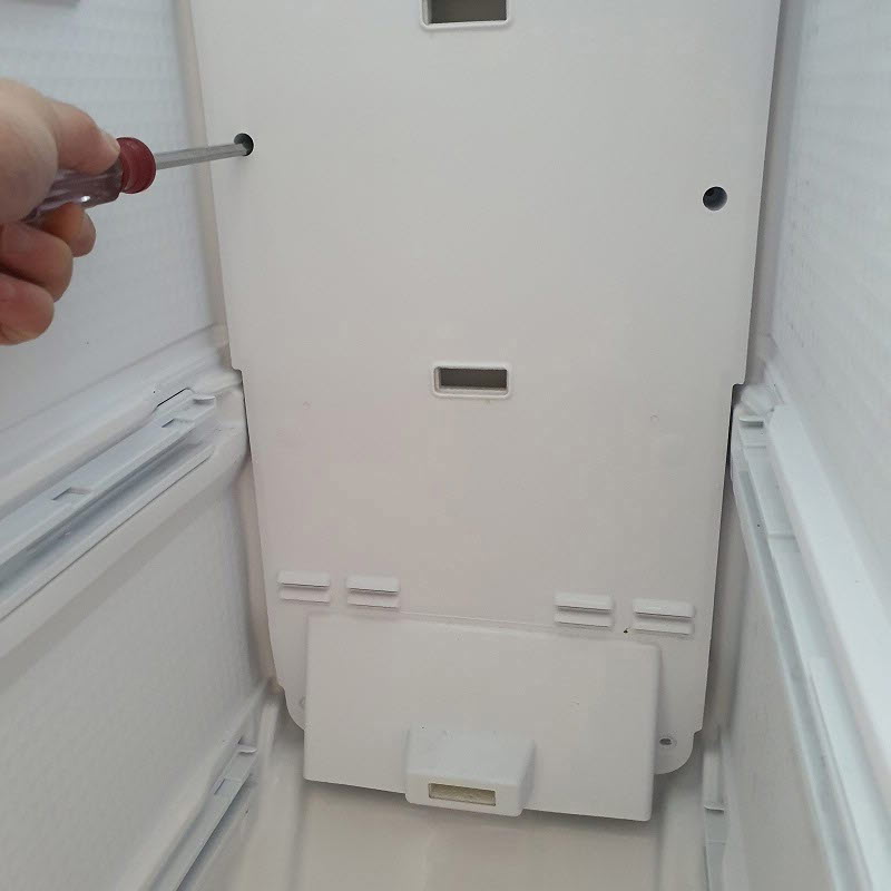 냉동실 안쪽 덮개 제거