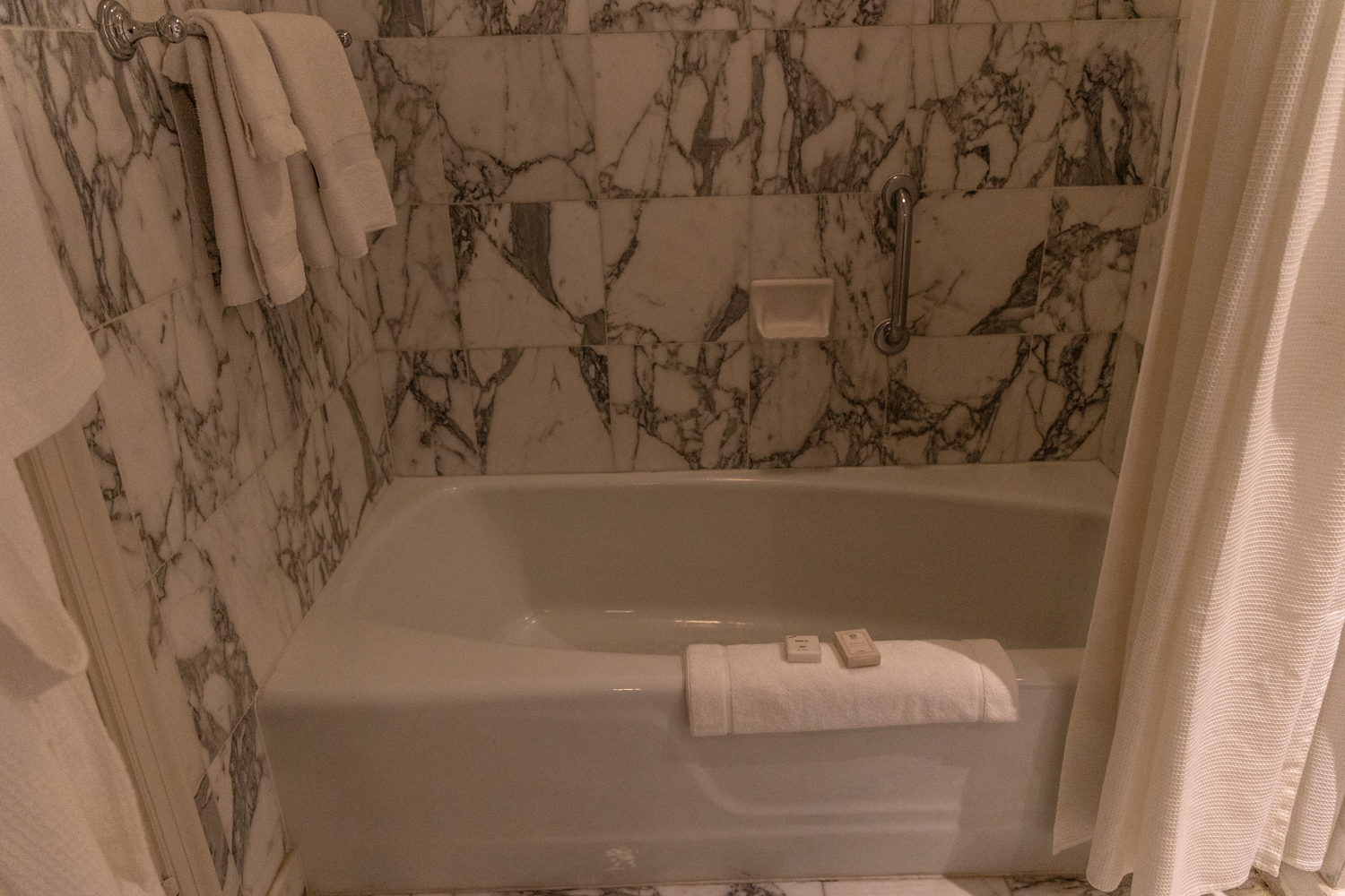 빅아일랜드 페어몬트오키드 욕실