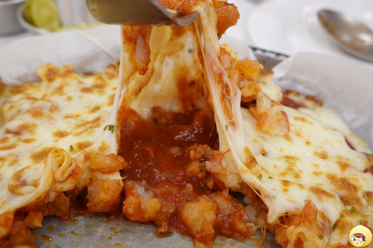 쭉 늘어나는 모짜렐라 치즈