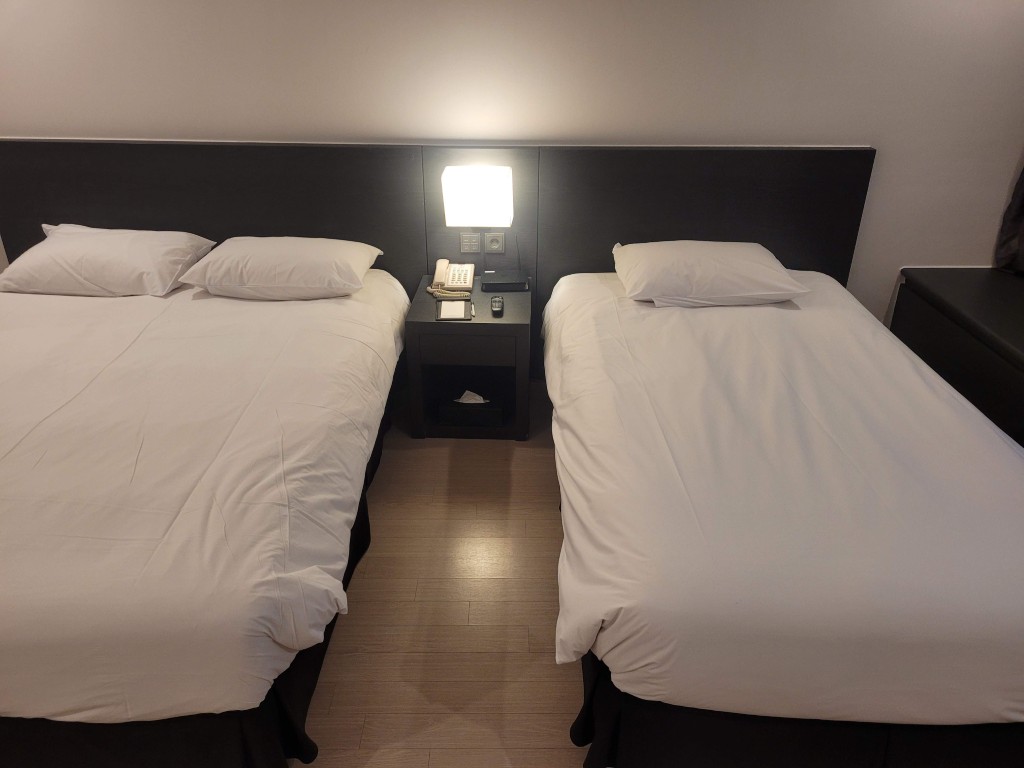 베스트웨스턴 제주 호텔 침대 정면 구조