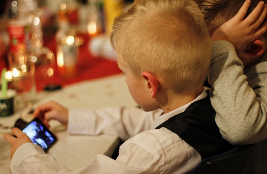 식사 중에 스마트폰 사용을 줄이는 방법