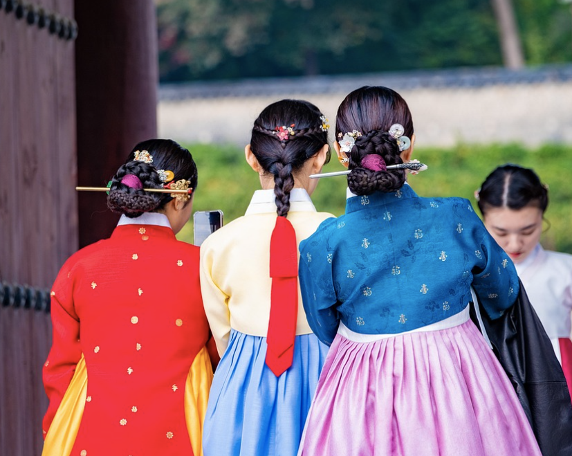 덕수궁 한복 착용 관람객