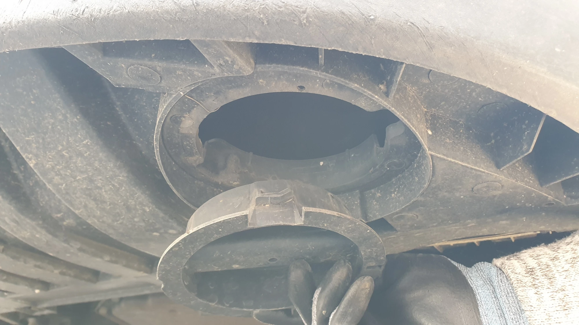 안개등 마개 열린 모습