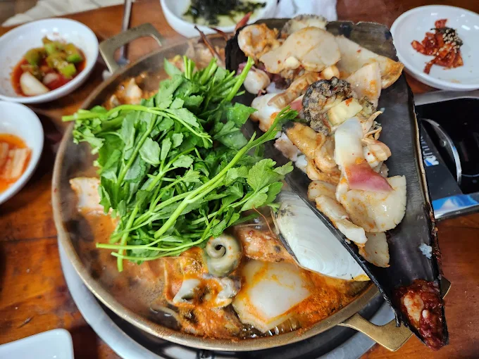 수원 매탄동 해물탕집 '군포해물탕'