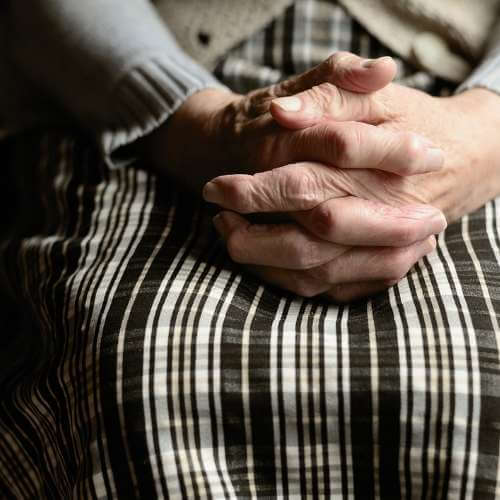 손톱 검은 세로줄