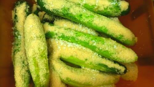 물없이-오이지-만들기-담그는법-설탕-소금-뿌리기