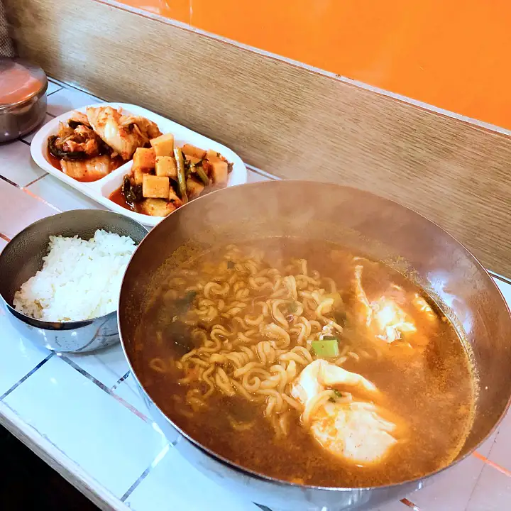 수상한 소문 라면 맛있게 끓이는 법 유재석 유산슬 라면 맛있는 분식집 용산 효창공원 맛집 추천