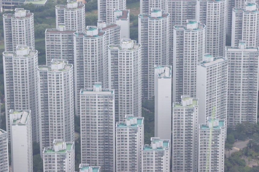 지난 8일 서울 송파구 서울스카이에서 본 일대 아파트.