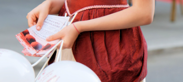 사라진 옛 직업 7탄 : 극장 앞 전단지 배포원 – 영화의 추억을 나르던 손길