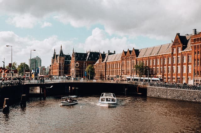 스마트 인프라가 도시의 교통 문제를 해결하는 방식