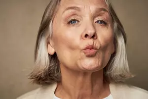 팔자주름-없애는-방법