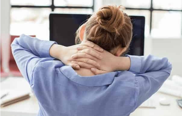 뒷골이 땡기는 증상