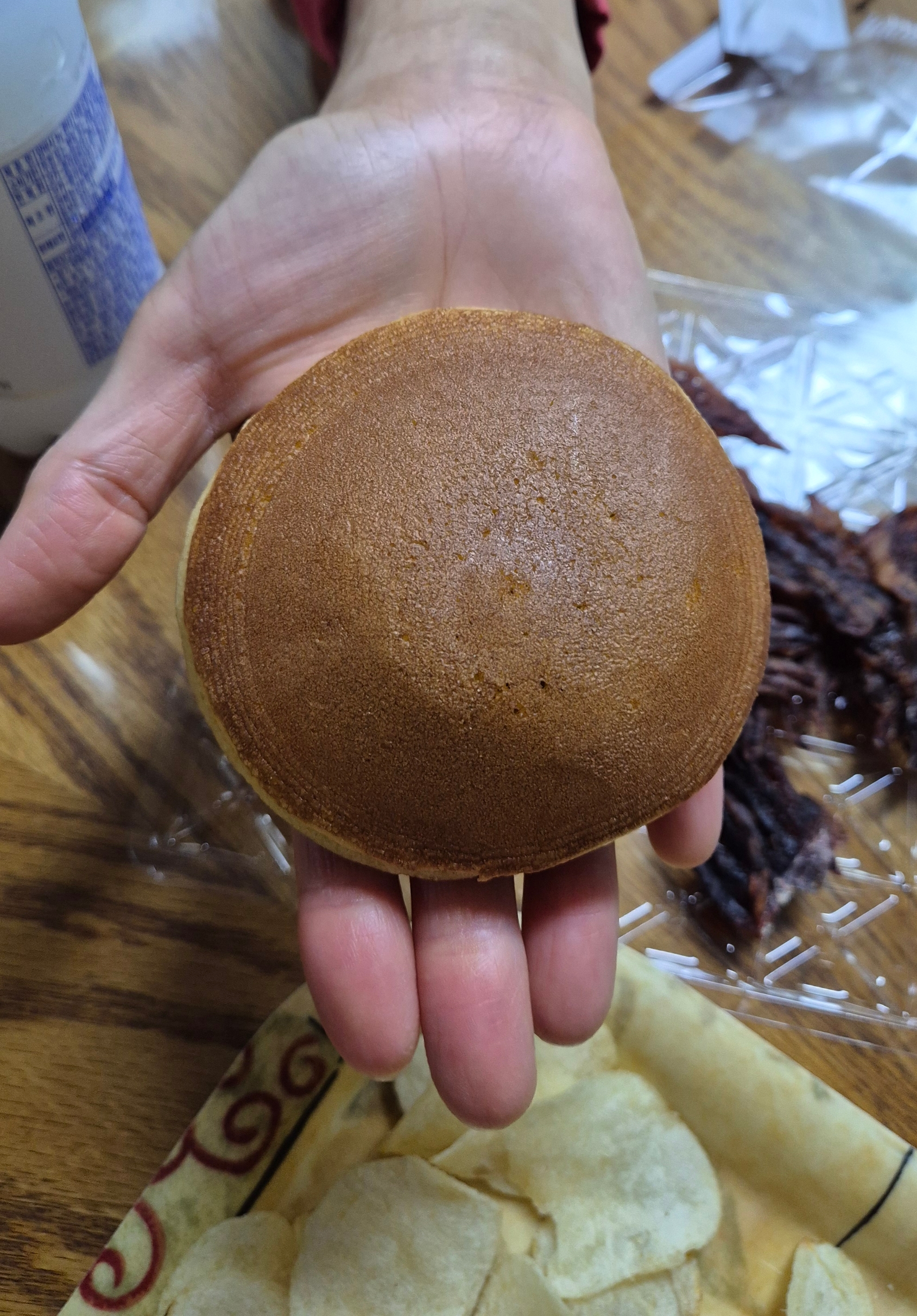 생각보다 큰 도라야끼 빵