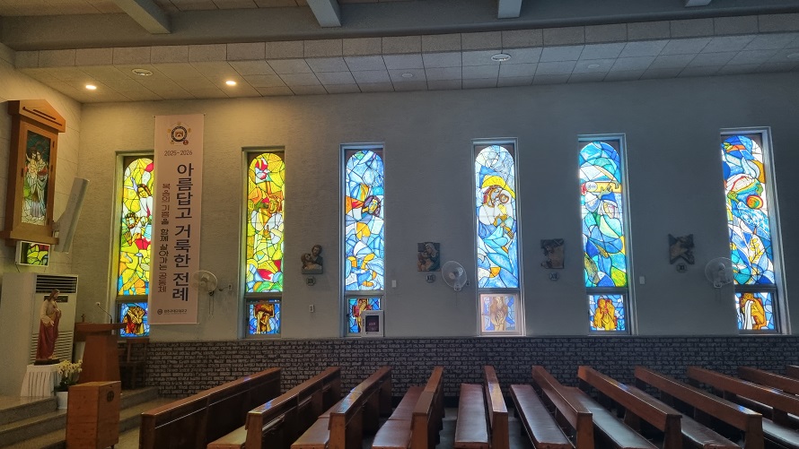 대구 월배성당 스테인드글라스, 십자가의 길 사진입니다.