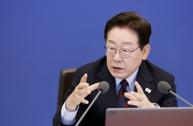 이 대통령 초격차 산업강국: 취임 1주년 기자회견 경제 비전 발표! AI 반도체 및 국민성장펀드 대규모 투자 프로젝트 분석
