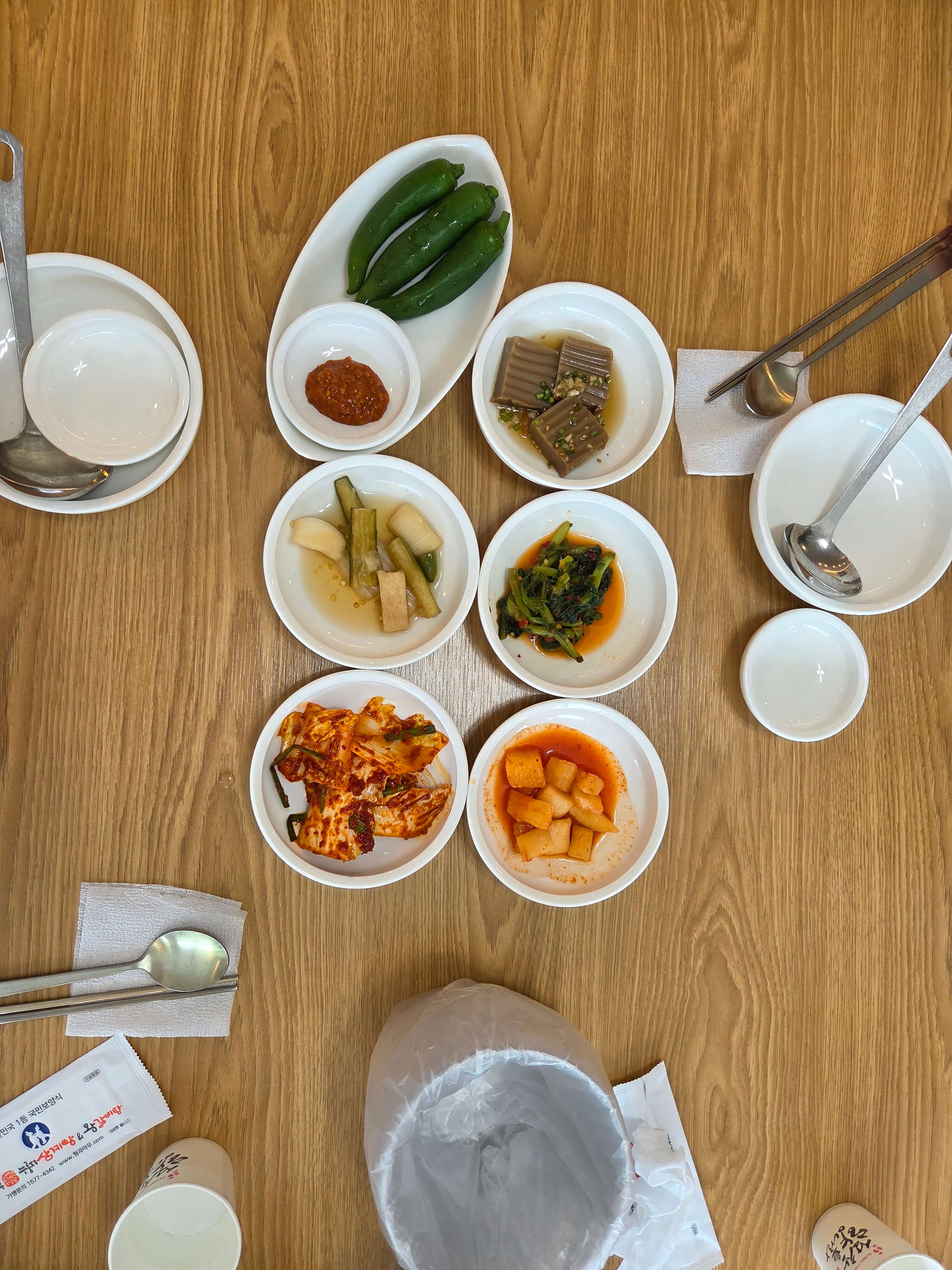 형과 아우 기본 상차림
