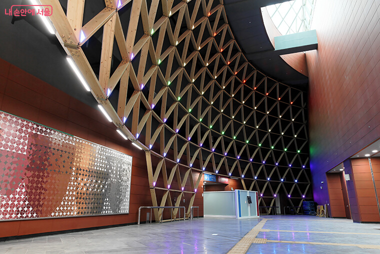 암사역사공원역 토기