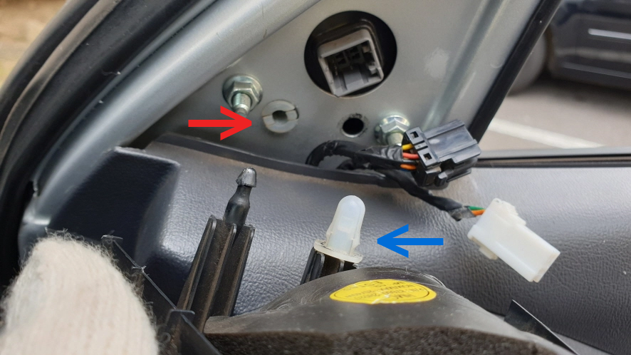 스피커 고정 부품